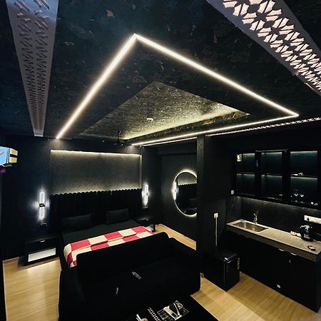 Hotel Shades Of Black 2 Lucknow Exterior foto
