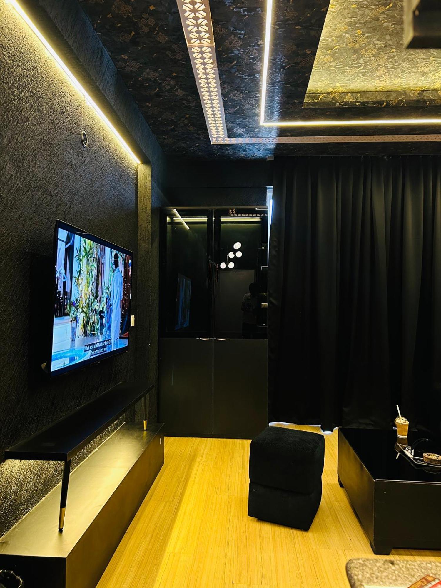 Hotel Shades Of Black 2 Lucknow Exterior foto